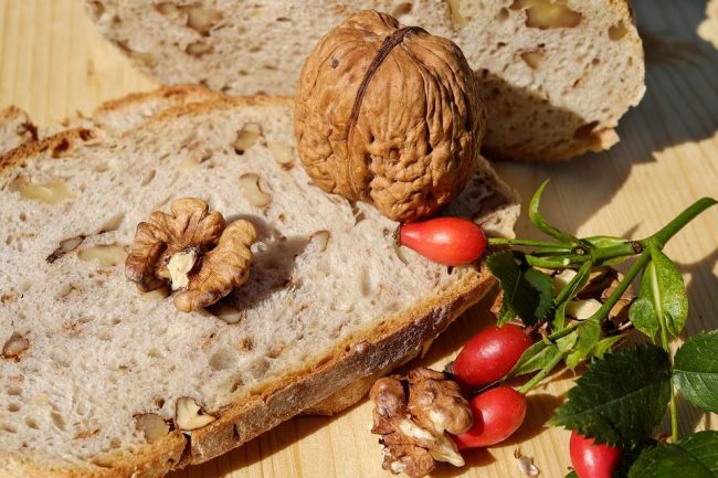  “Njeriu nuk bëhet i varfër atëherë kur s’ka çfarë të hajë…”