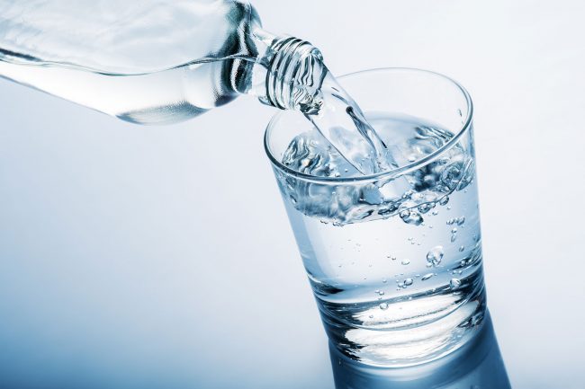  Pesë këshilla si ta largoni ujin e tepërt nga organizmi